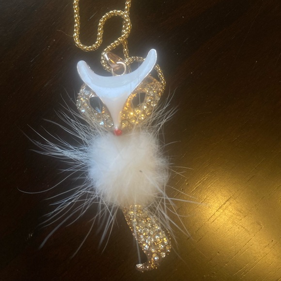 Fuzzy jeweled fox necklace - Picture 3 of 5